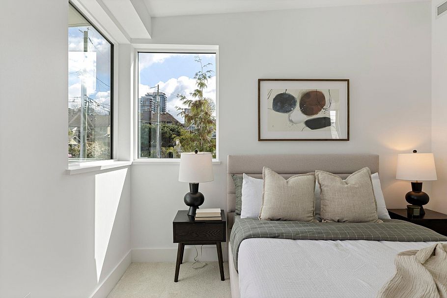 1 328 W 14th Street North Vancouver, BC - 14