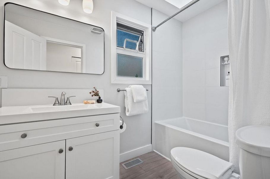 26 230 W 15th Street North Vancouver, BC - 21