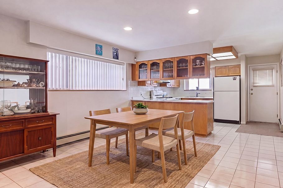 547 Tempe Crescent North Vancouver, BC - 20