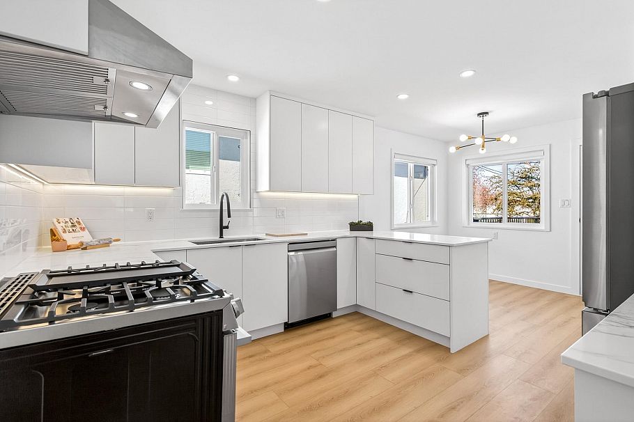 2085 Waverley Avenue Vancouver, BC - 10