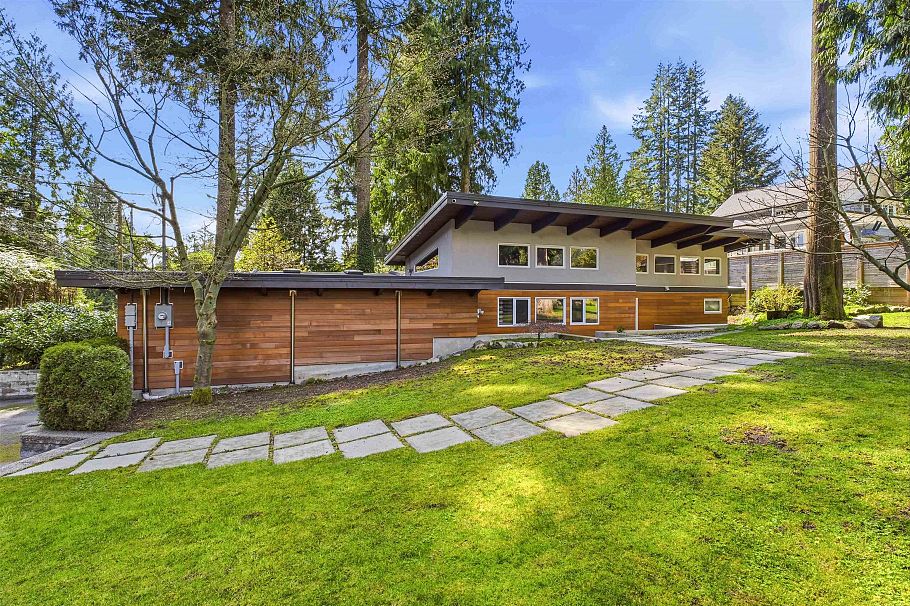 672 E St James Road North Vancouver, BC - 5