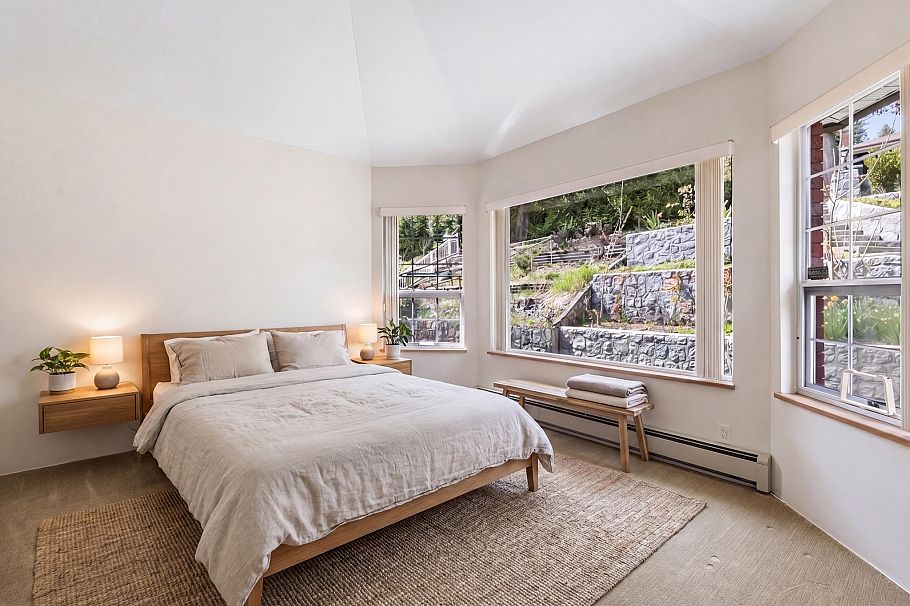 547 Tempe Crescent North Vancouver, BC - 11