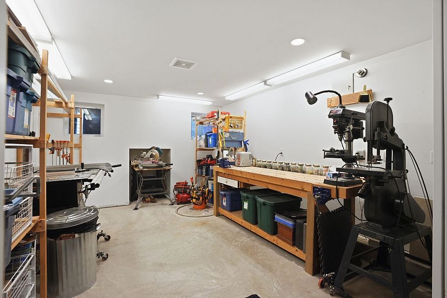 1491 Norton Court North Vancouver, BC - 33