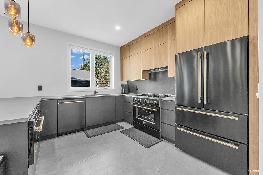 2 2091 E 20th Avenue Vancouver, BC - 4