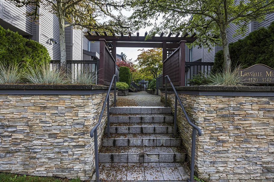 3132 Lonsdale Avenue North Vancouver, BC - 31