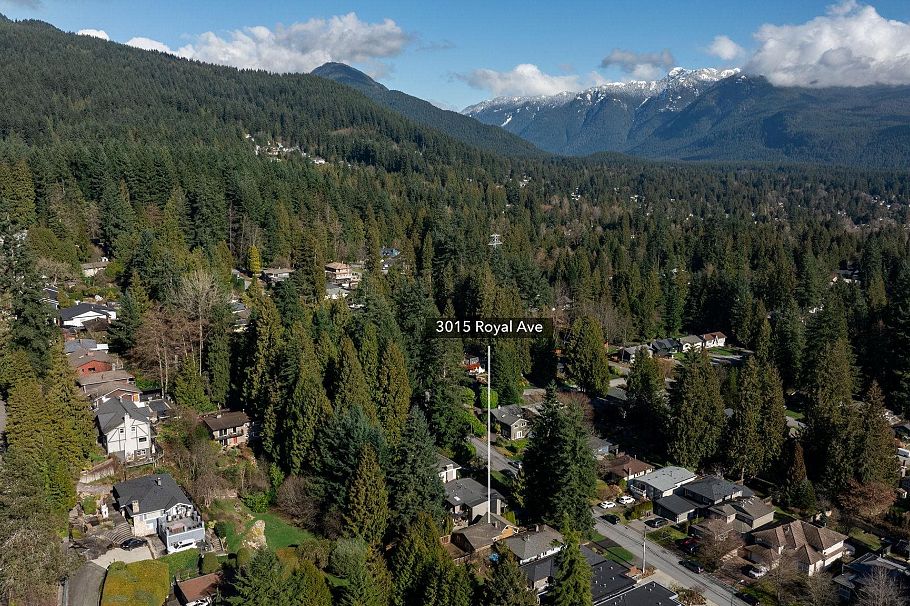 3015 Royal Avenue North Vancouver, BC - 30