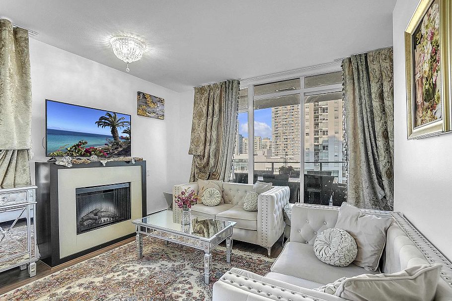 802 158 W 13th Street North Vancouver, BC - 13