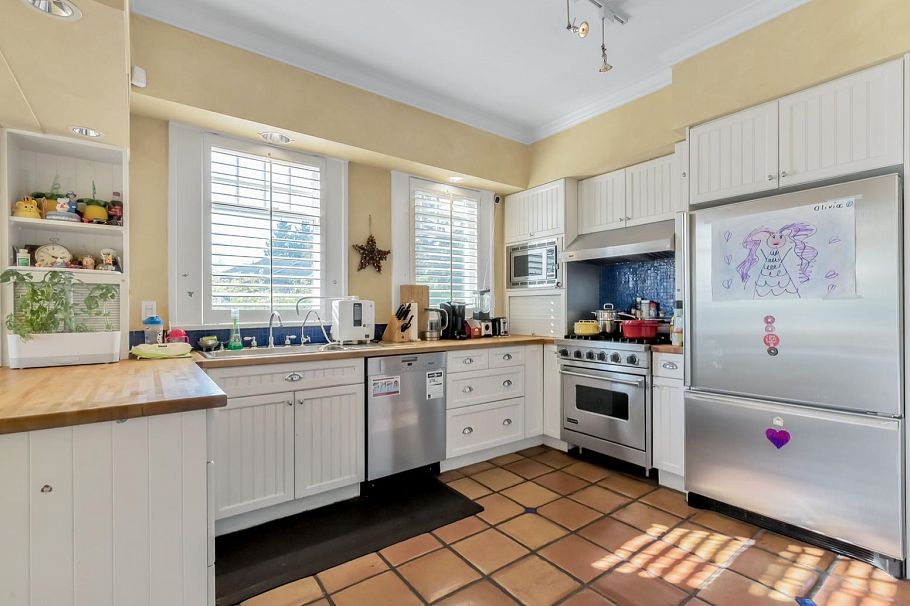 1670 W 49th Avenue Vancouver, BC - 8