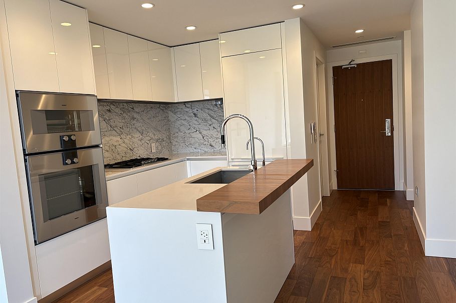 405 389 W 59th Avenue Vancouver, BC - 2