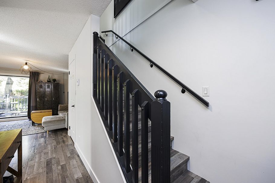 3132 Lonsdale Avenue North Vancouver, BC - 24