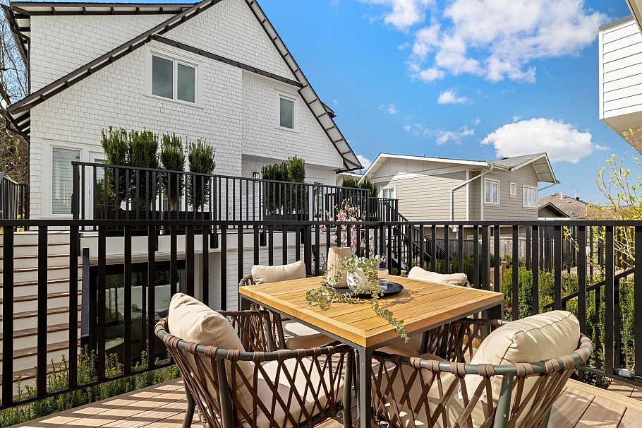 1 328 W 14th Street North Vancouver, BC - 22