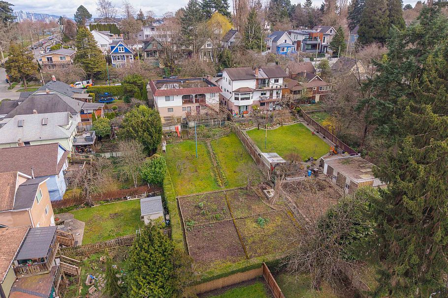 3237 Dumfries Street Vancouver, BC - 4