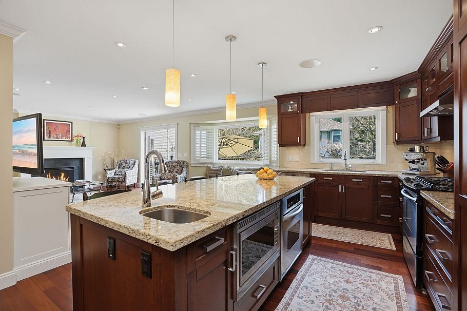 1491 Norton Court North Vancouver, BC - 12