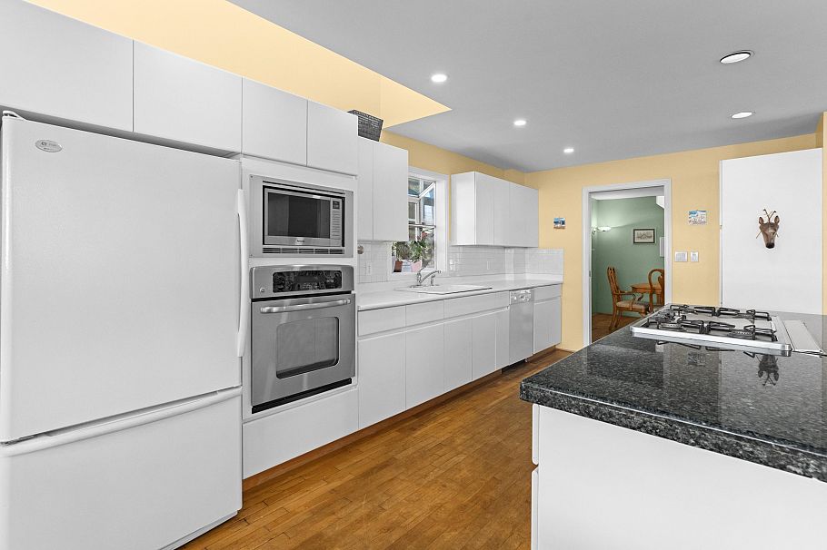 4367 W 15th Avenue Vancouver, BC - 13