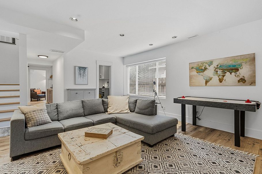 1335 Ridgewood Drive North Vancouver, BC - 30