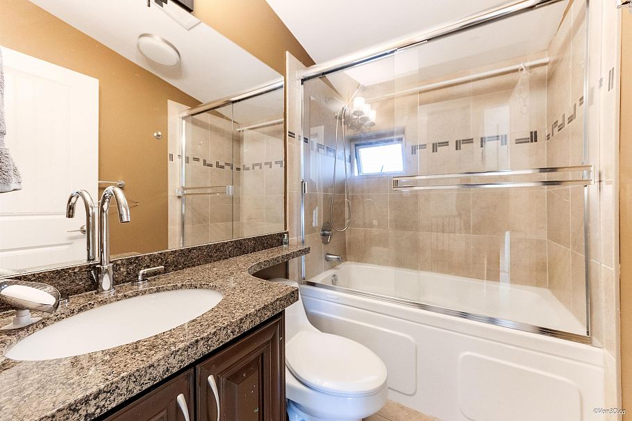 9 215 E 4th Street North Vancouver, BC - 18