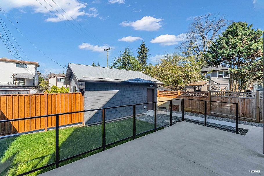 2 2091 E 20th Avenue Vancouver, BC - 14