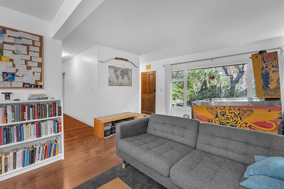 825 W 20th Street North Vancouver, BC - 6