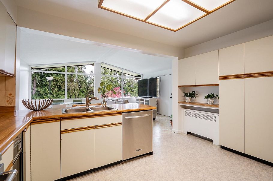 1440 Mountain Highway North Vancouver, BC - 15