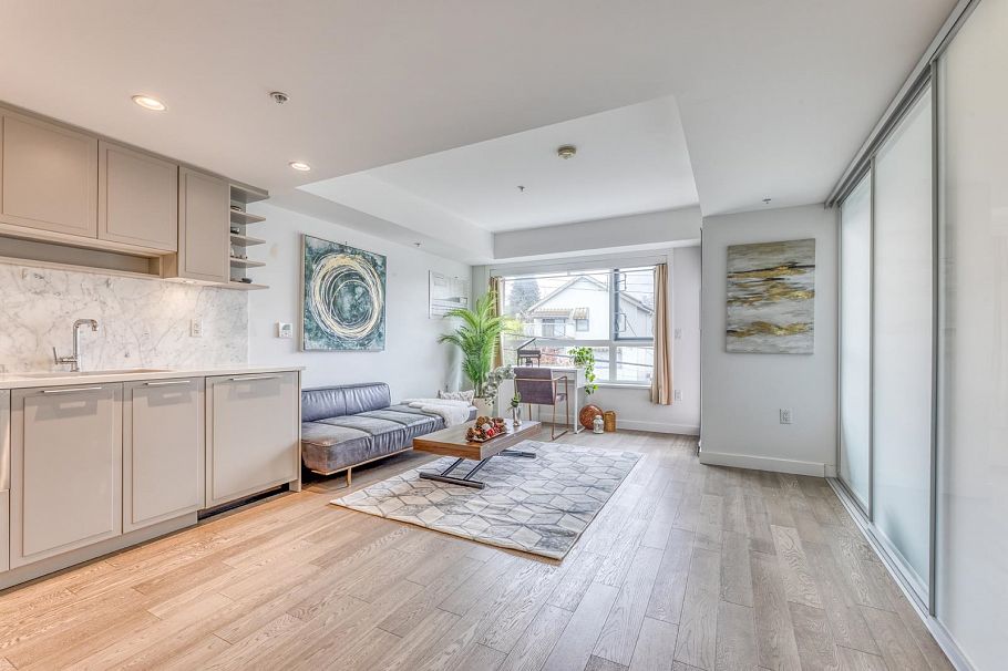 324 7828 Granville Street Vancouver, BC - 5