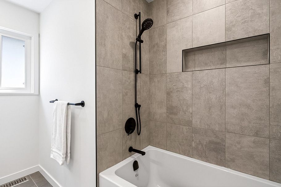 2085 Waverley Avenue Vancouver, BC - 22