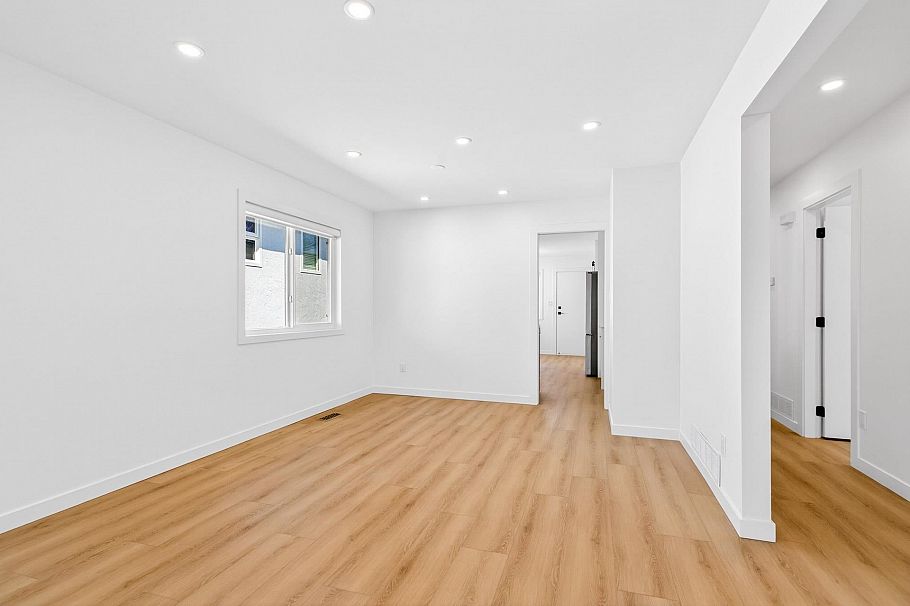 2085 Waverley Avenue Vancouver, BC - 9