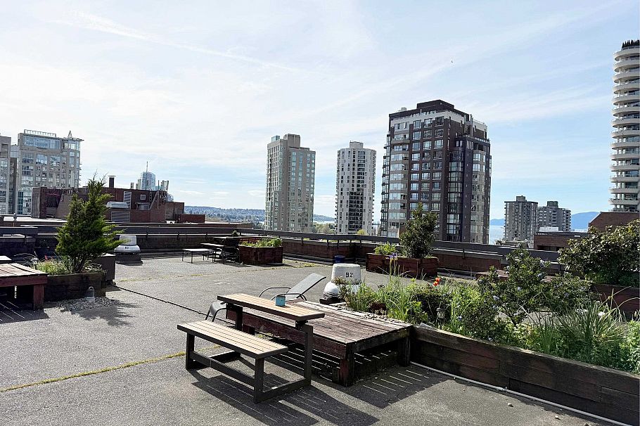 713 1333 Hornby Street Vancouver, BC - 4