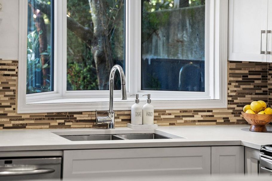 26 230 W 15th Street North Vancouver, BC - 15