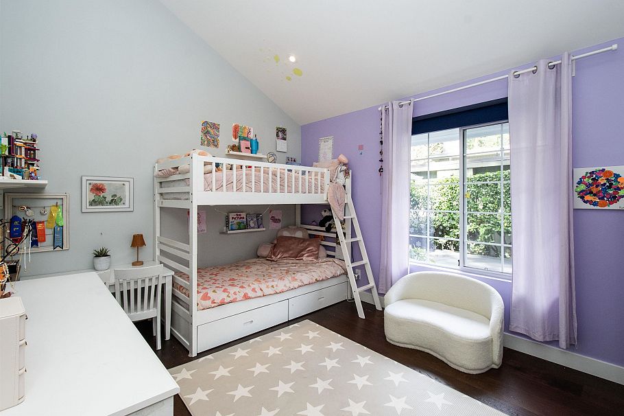 2551 Hyannis Point North Vancouver, BC - 32