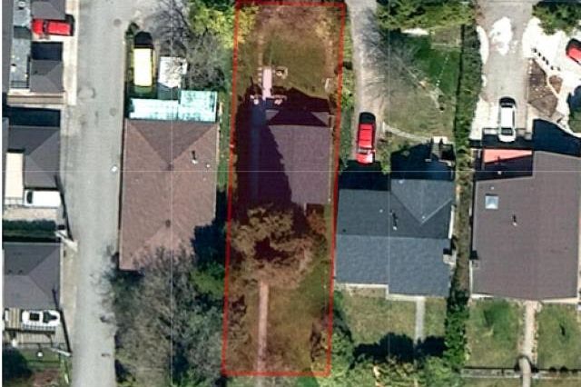 652 W 14th Street North Vancouver, BC - 2