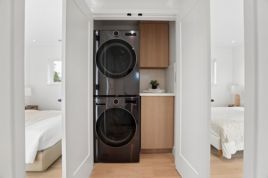 2 2130 E 2 Avenue Vancouver, BC - 21