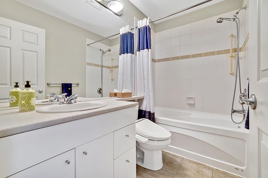 3264 Clermont Mews Vancouver, BC - 17