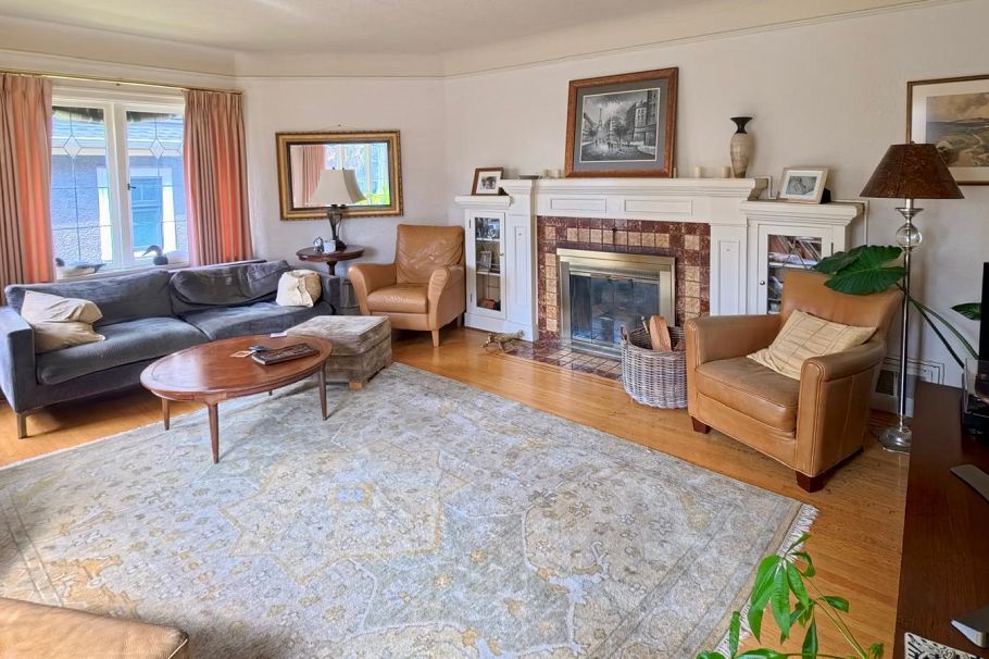 3425 W 33rd Avenue Vancouver, BC - 4