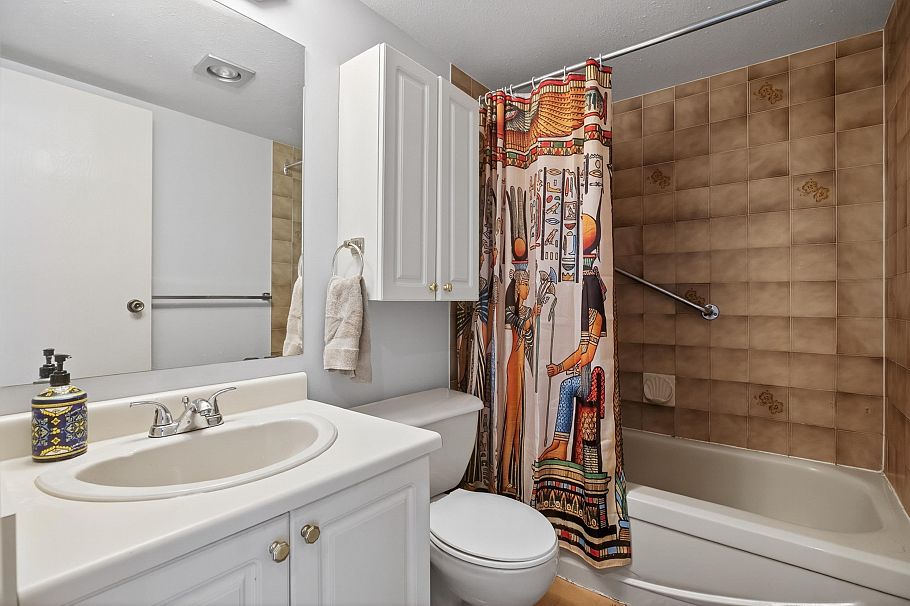 1105 701 W Victoria Park North Vancouver, BC - 28