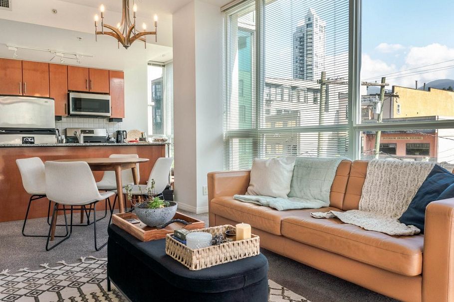 401 138 E Esplanade North Vancouver, BC - 2