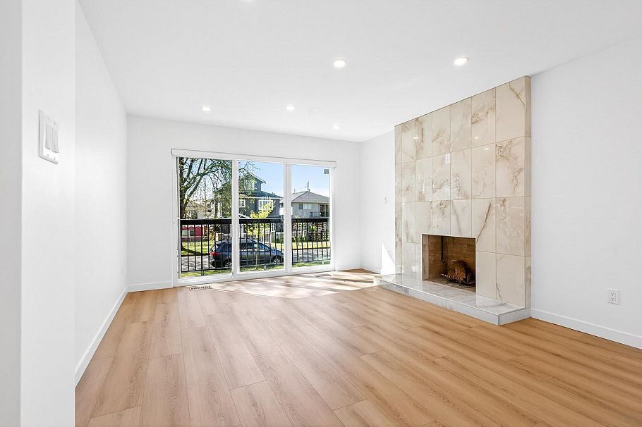 2085 Waverley Avenue Vancouver, BC - 3