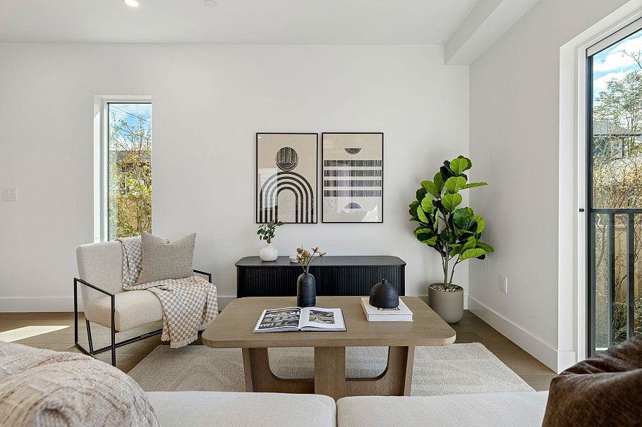 1 328 W 14th Street North Vancouver, BC - 2