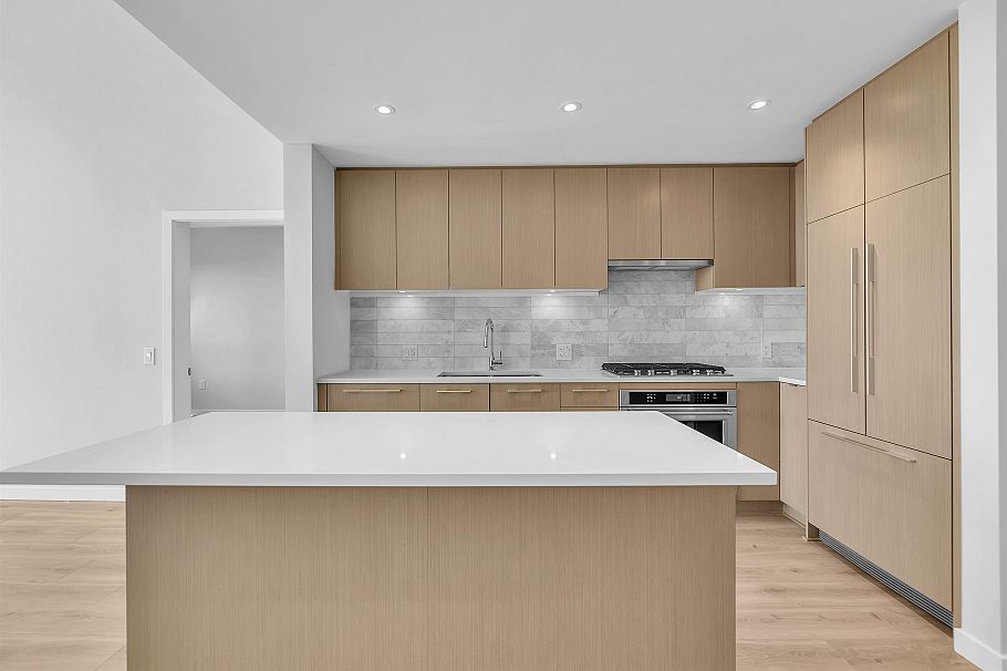 605 110 E 17TH STREET, North Vancouver BC V7L 0K4 North Vancouver, BC - 2