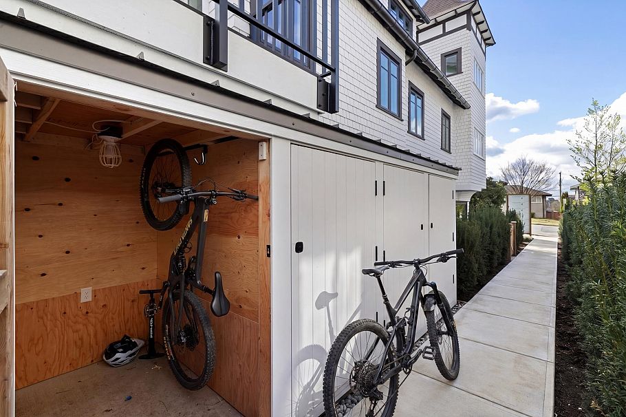 1 328 W 14th Street North Vancouver, BC - 24