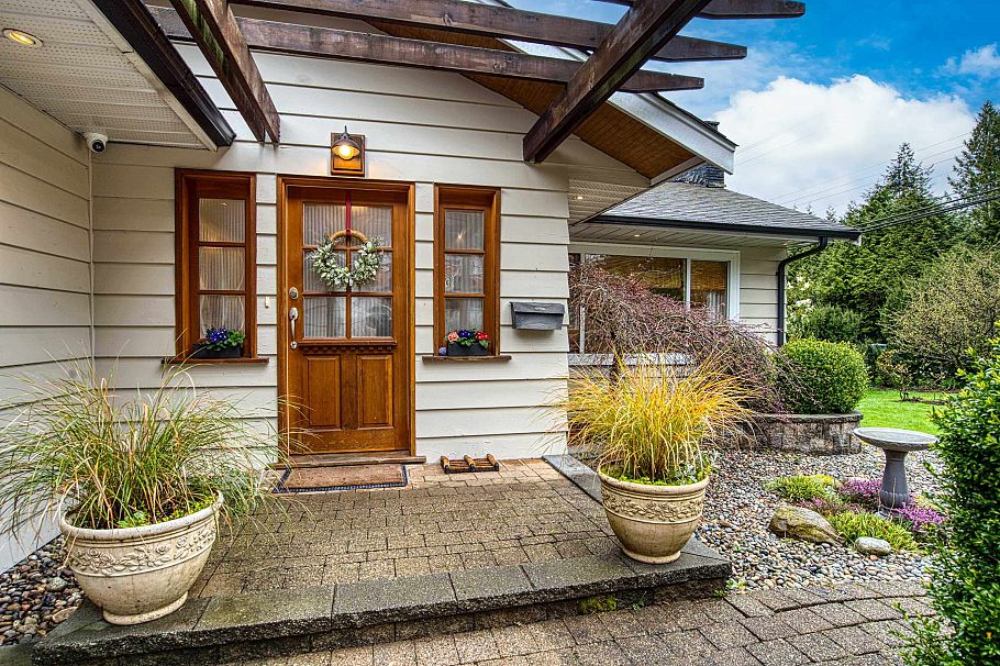 1335 Ridgewood Drive North Vancouver, BC - 3