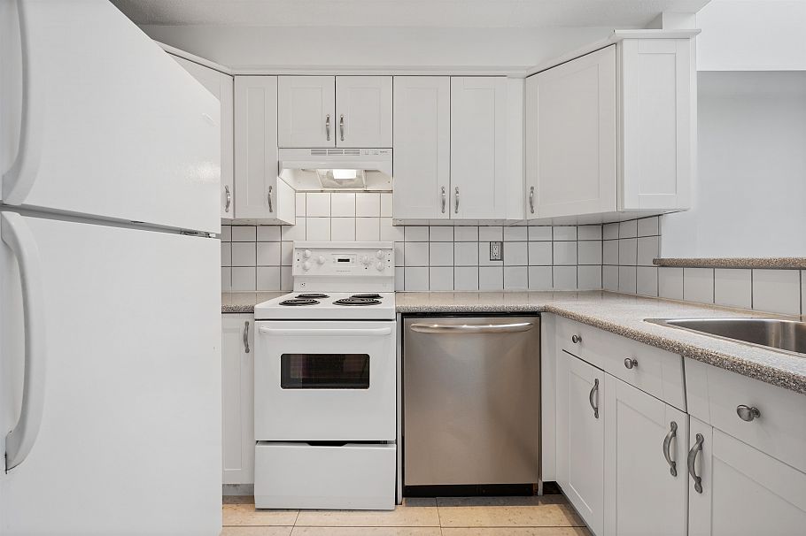 3 1355 W 4th Avenue Vancouver, BC - 3