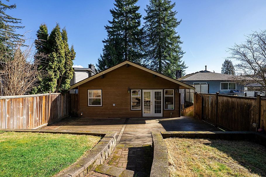 3015 Royal Avenue North Vancouver, BC - 18