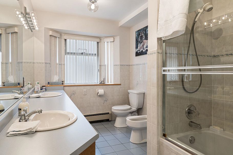 547 Tempe Crescent North Vancouver, BC - 12