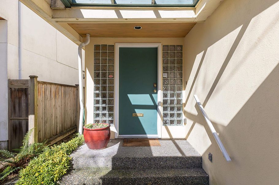 4367 W 15th Avenue Vancouver, BC - 8