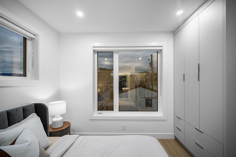 2 3623 Triumph Street Vancouver, BC - 20