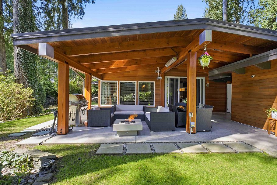 672 E St James Road North Vancouver, BC - 9