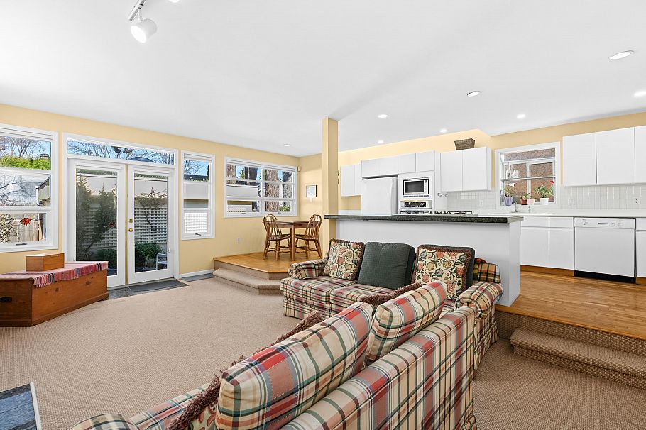 4367 W 15th Avenue Vancouver, BC - 18