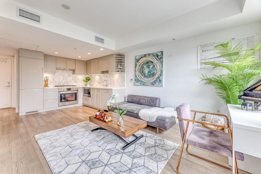 324 7828 Granville Street Vancouver, BC - 1