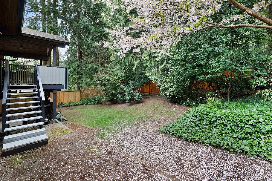 3563 Sykes Road North Vancouver, BC - 25