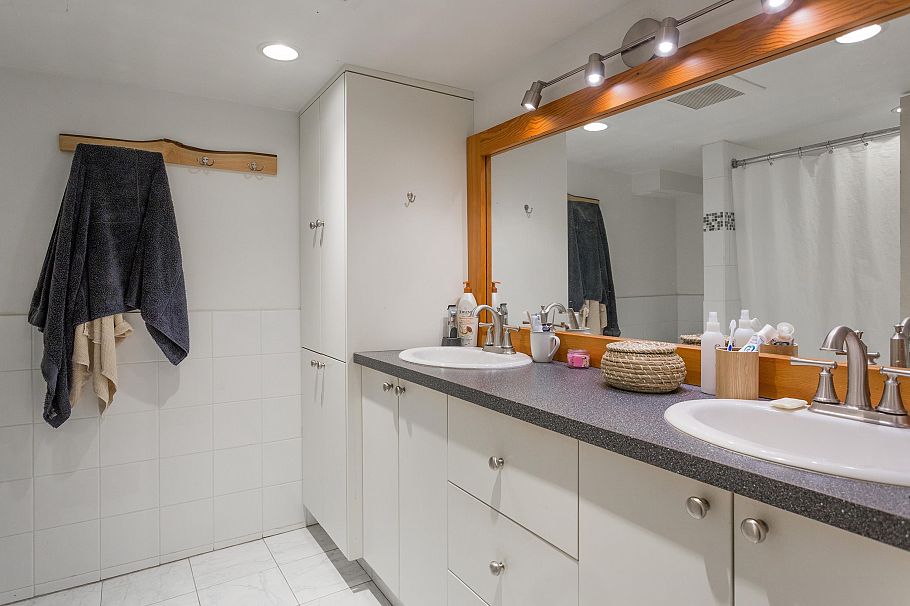 3086 W 2nd Avenue Vancouver, BC - 22